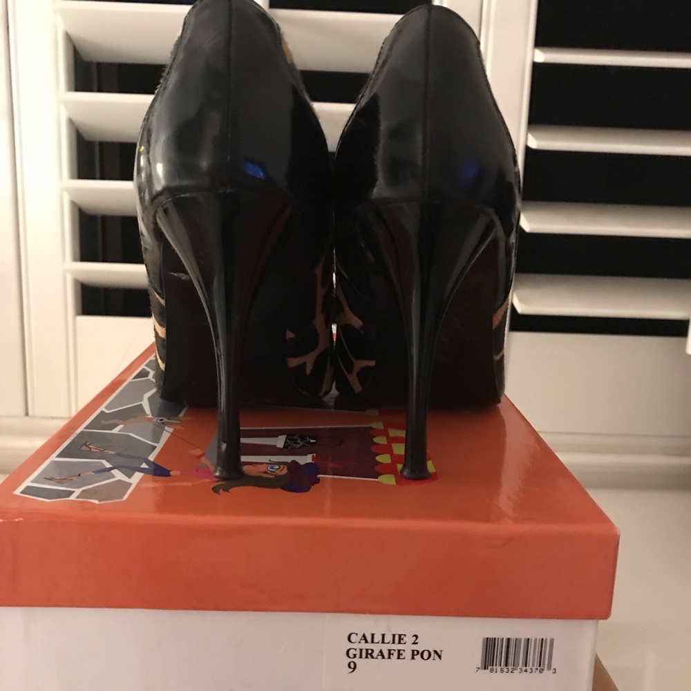 Shoes - Picture 2 of 6